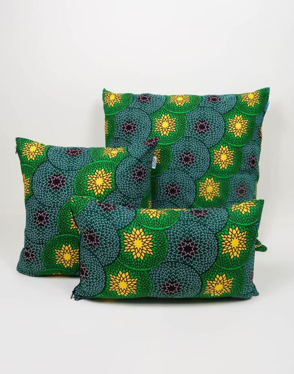 cuscino kiwi con federa in stoffa wax realizzata in Tanzania scatto 7
