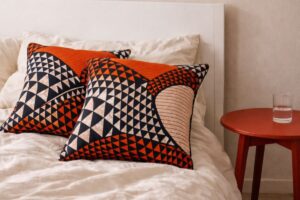Scegliere un cuscino in tessuto africano per creare un punto focale